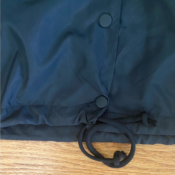 Forever 21 cropped jacket Women’s Large Black Striped Sleeves Buttons NWOT - Picture 6 of 9